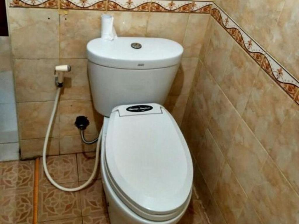 Edotel Minangkabau Паданг Екстериор снимка